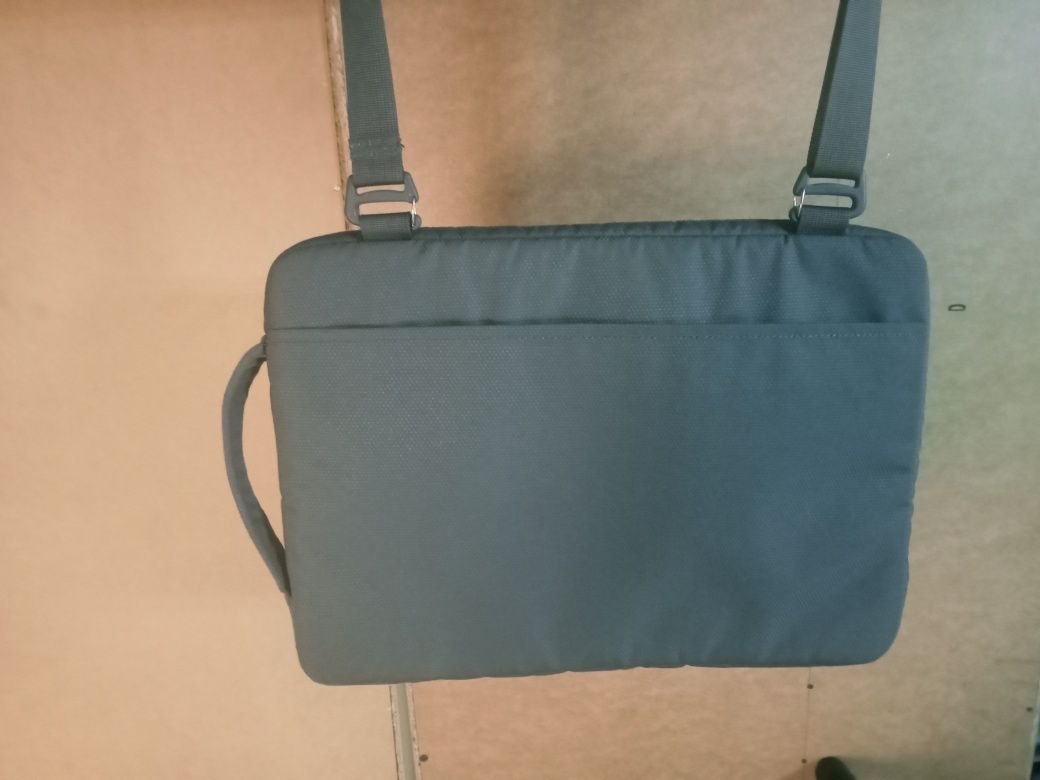 Torba na laptop do 11", producent stm.

Torba posiada wewnętrzną kiesz