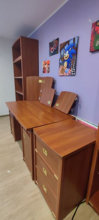 Zestaw mebli - szafa, szuflada, rogówka, komoda, biurko