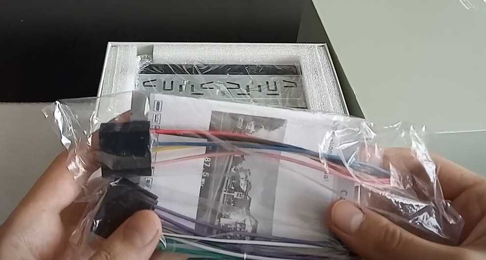 Автомагнітола з дисплеєм та пультом на руль блютуз usb microsd коротка