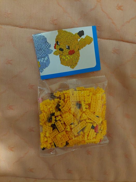 Pikachu em lego embalado nunca montado