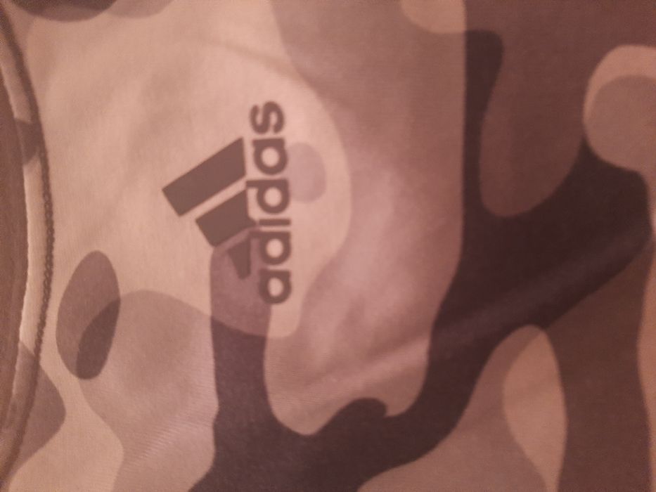 T-shirt adidas usadas 1 vez