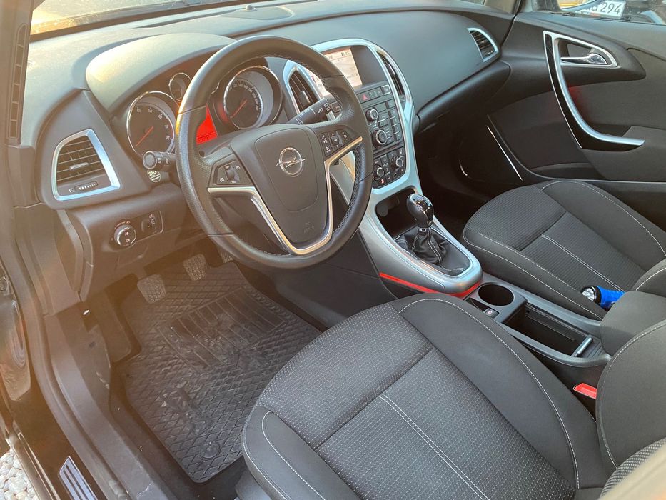 Opel Astra 1.4 16V 140KM.Niski przebieg.Bogata wersja.NAVI.KSENON.Klimatronik.