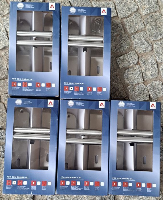 Klamki okucia do drzwi