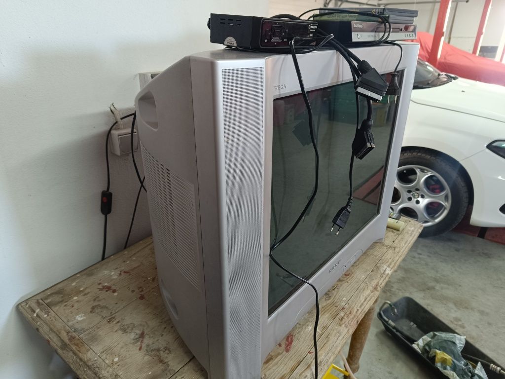 TV SONY 28 cali + dekoder DVB-T Manta + odtwarzacz Samsung