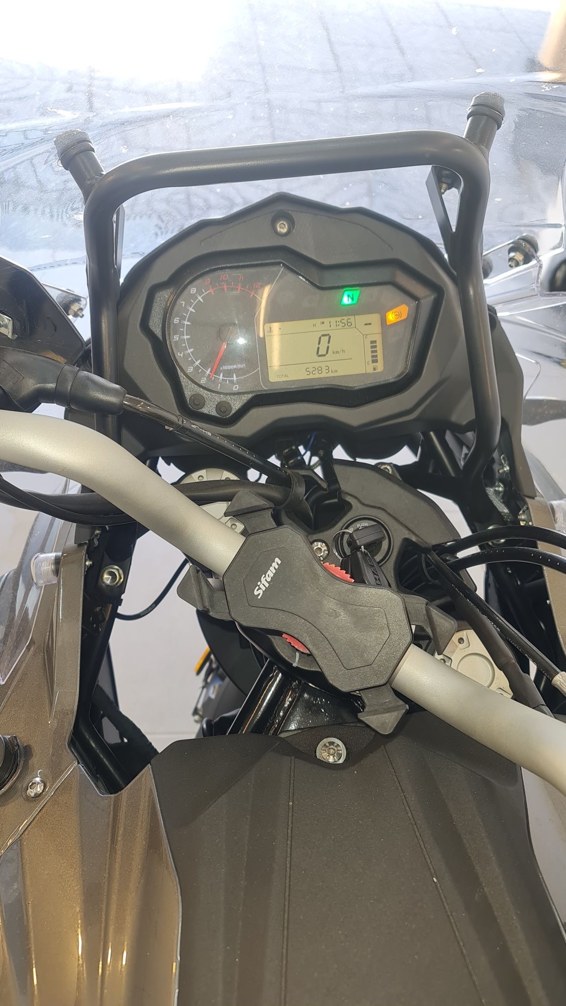 Benelli trk 502.