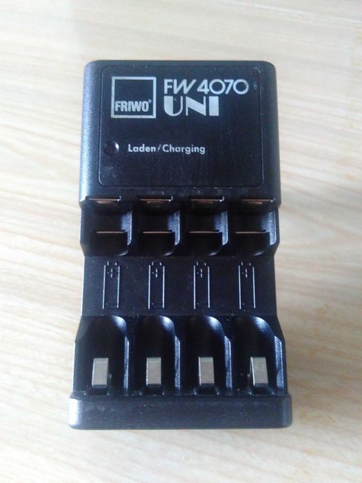 Зарядное устройство для аккумуляторных  батареек AA(aaa) Friwo