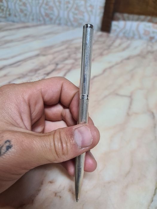 Caneta azul em prata