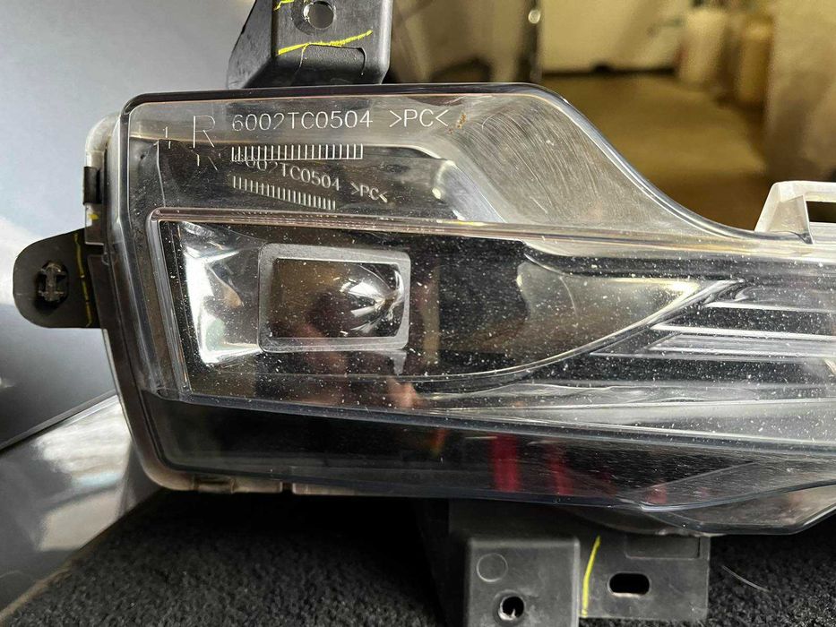 Протитуманна фара на Tesla model 3