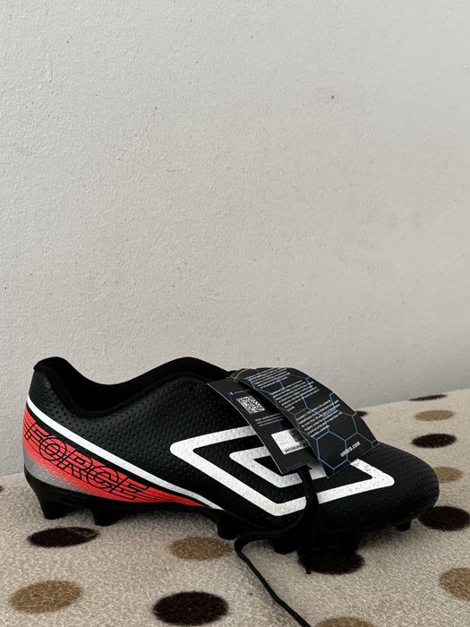 Chuteira umbro por estrear N.43 EU