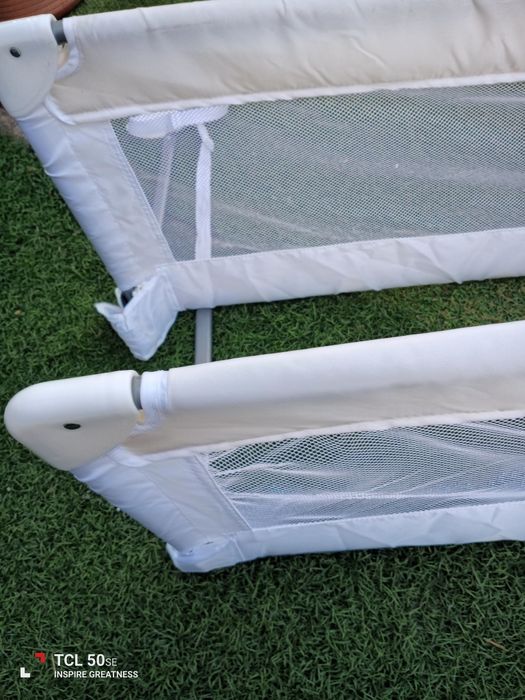 Tenho duas barras/ proteção de cama .10€ cada uma.