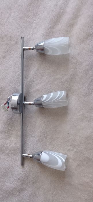 Люстра на три плафони б/у