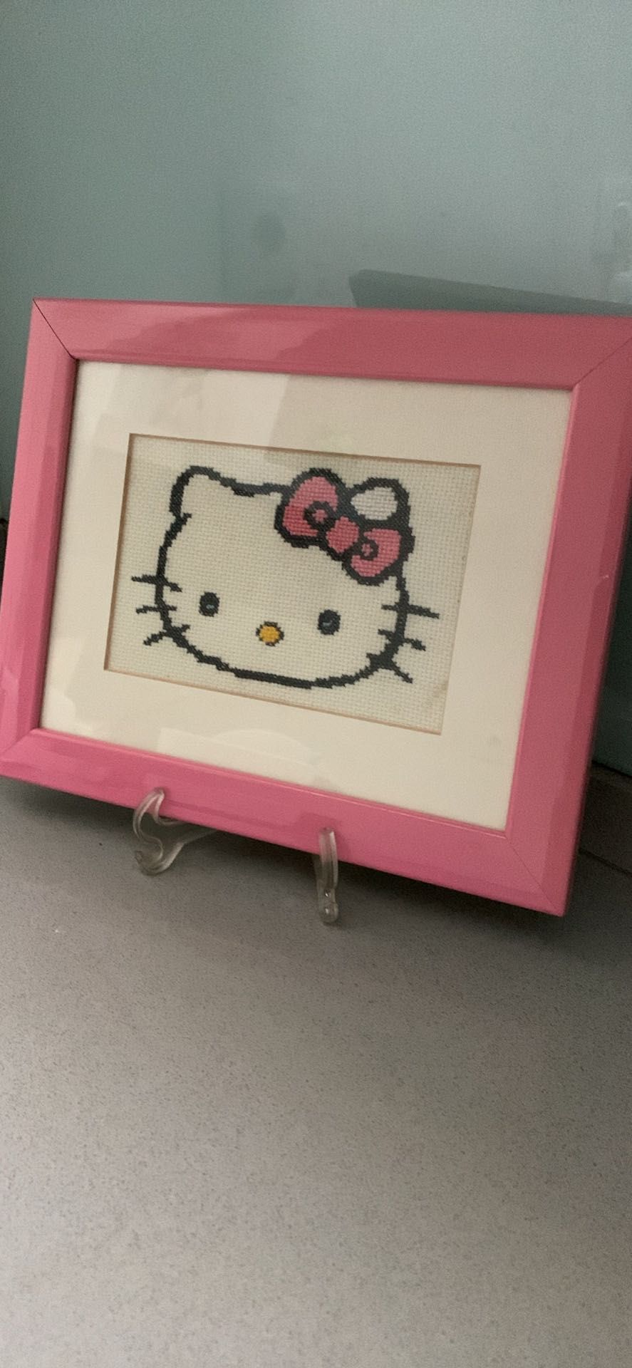 Quadro bordado á mão Hello Kitty