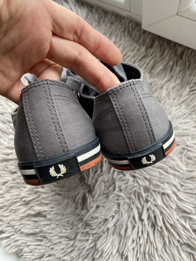 Классические кроссовки, кеды FRED PERRY,
