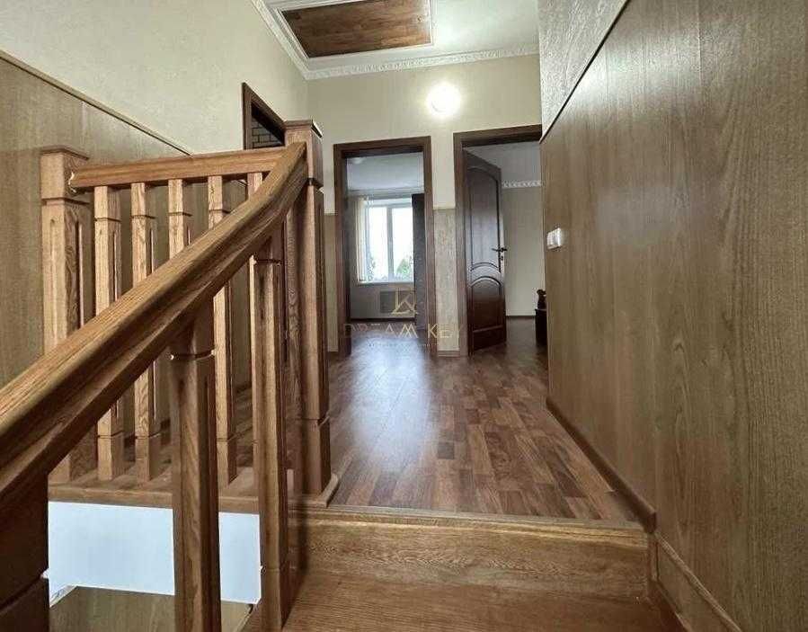 Продам будинок з каміном +4 спальні в центрі с. Гора