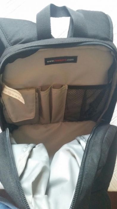 Mochila preta Lowepro 100 para máquina fotográfica, como nova!