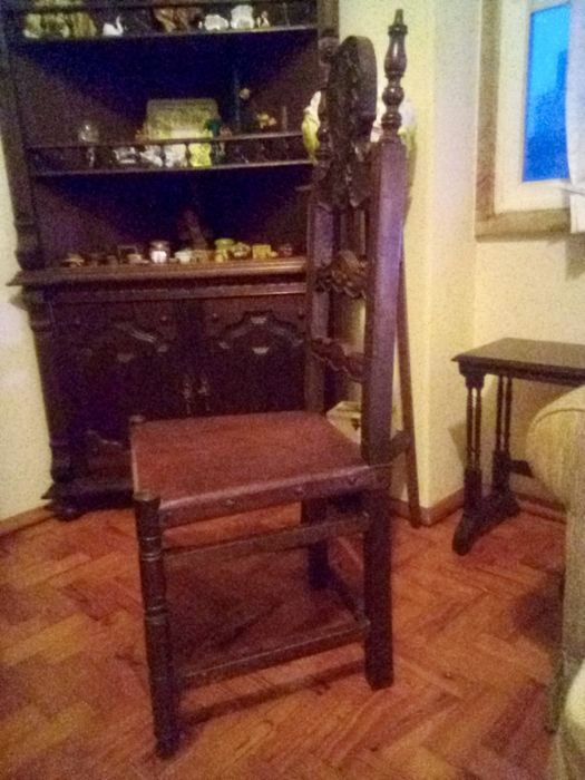 Cadeiras madeira e couro