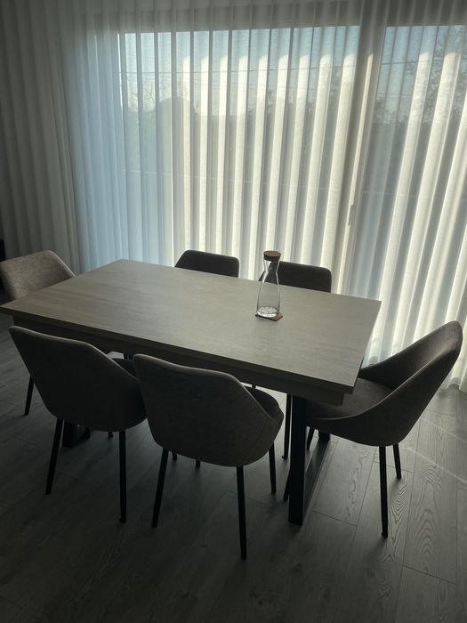 Mesa de jantar com cadeiras