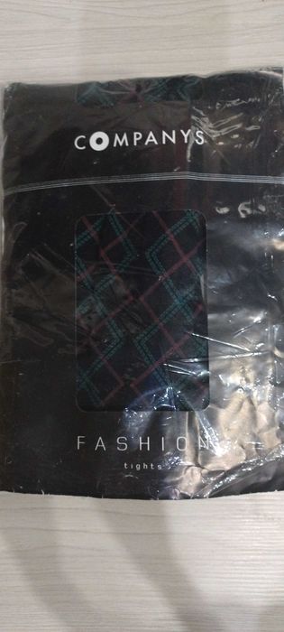 Rajstopy we wzory na czarnym tle - Companys - Fashion.