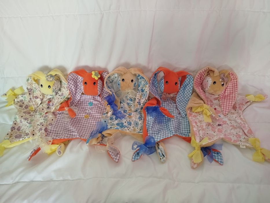 Coelhinho doudou para bebé