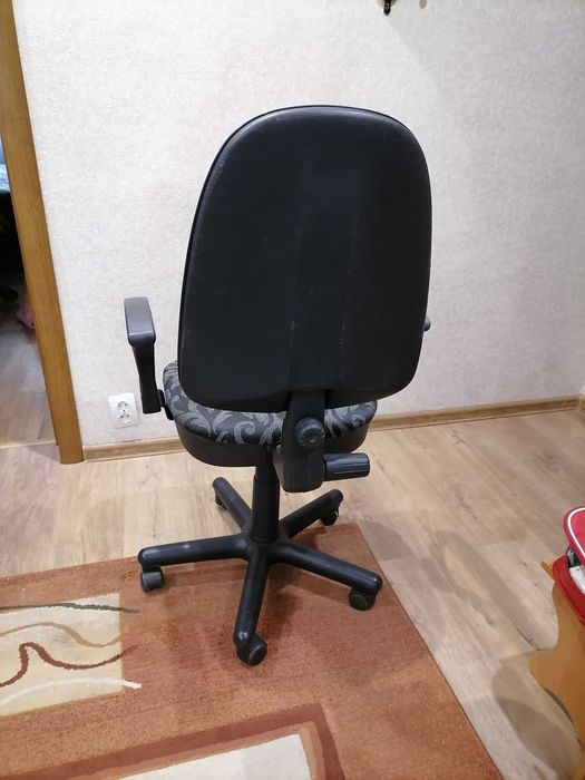 Компьютерне крісло стул.