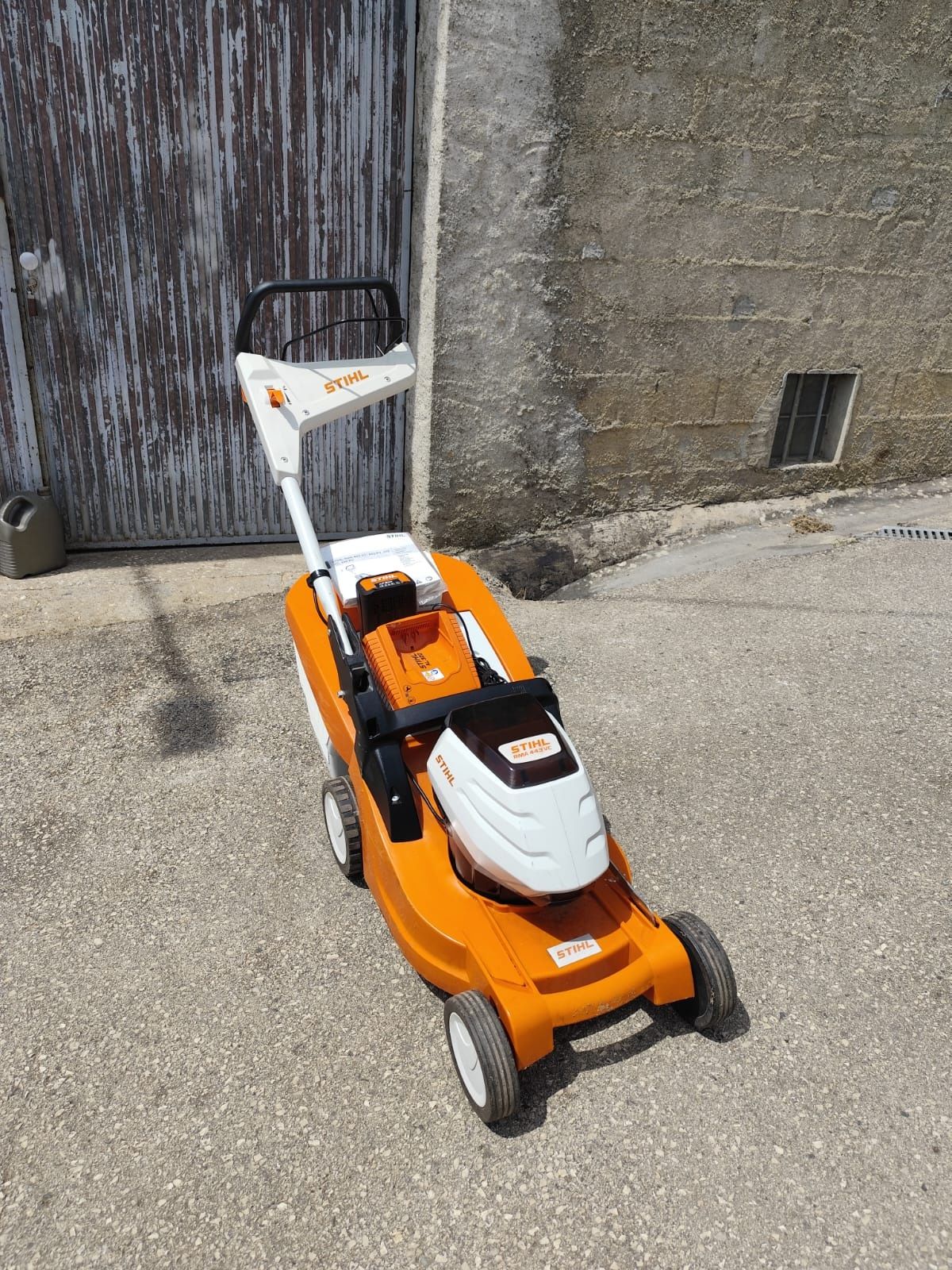 Máquina corta relva stihl a bateria