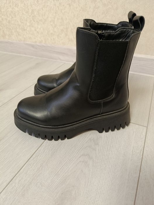 Зимові жіночі ботинки.