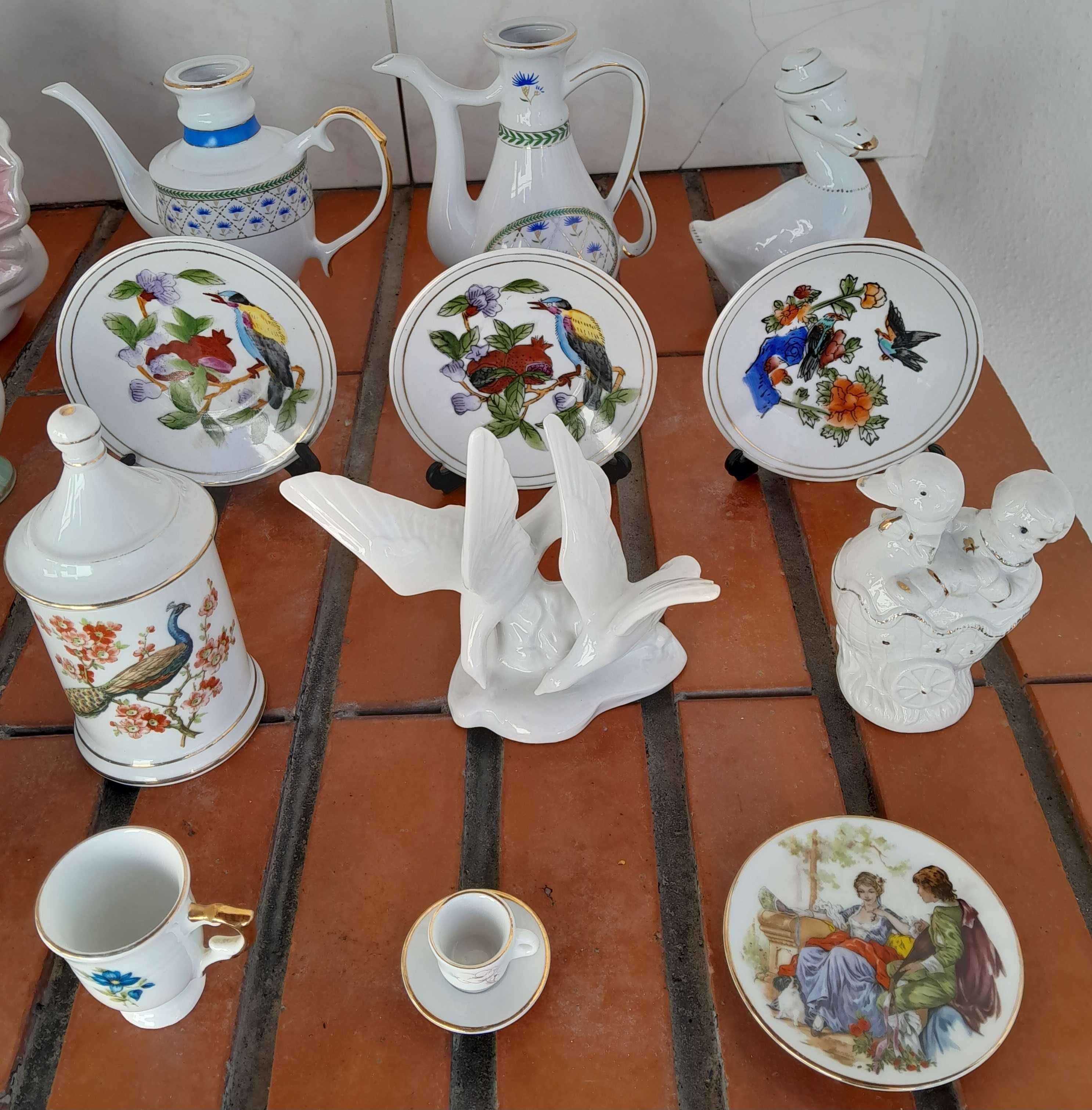 Bibelôs/Peças decorativas em porcelana