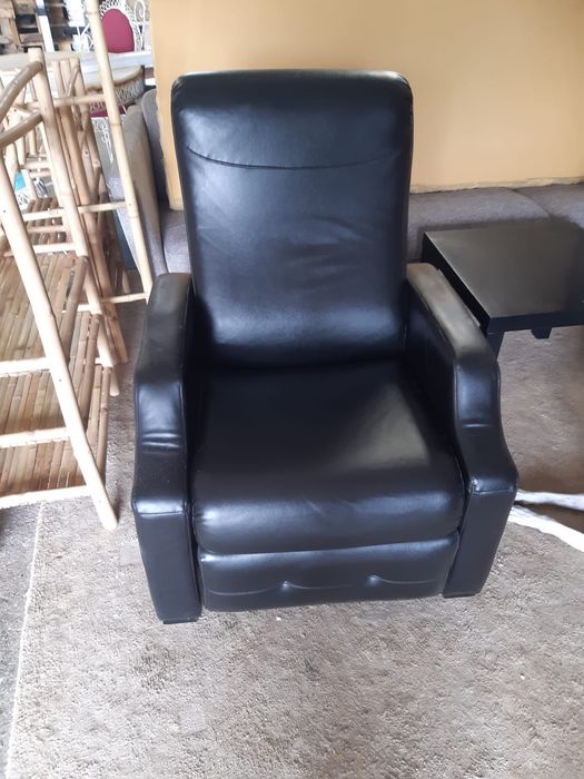 Poltrona preta de pele