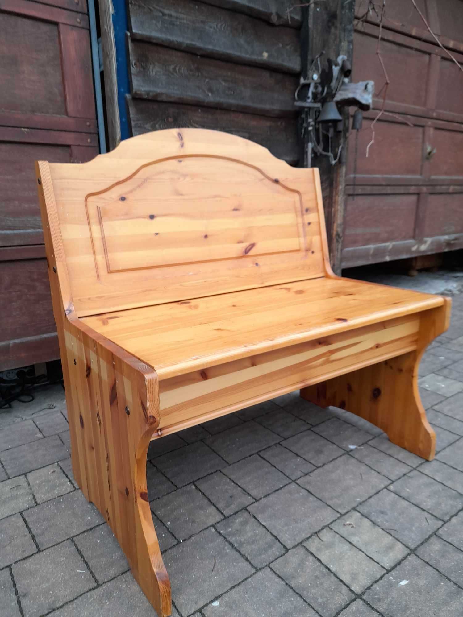 Sosnowa ławka drewniana, lakierowana, używana