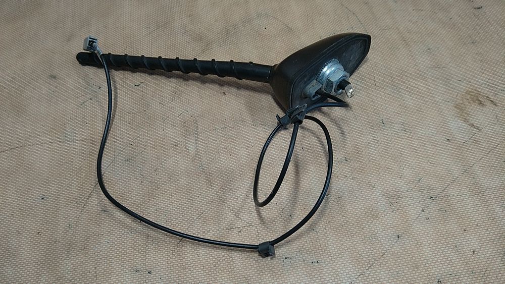 ) Kia Ceed antena dachowa