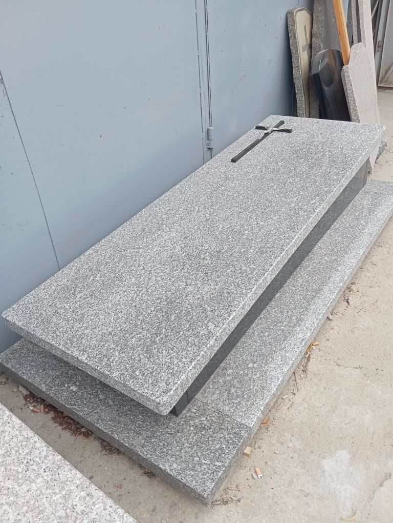 Nagrobki granitowe