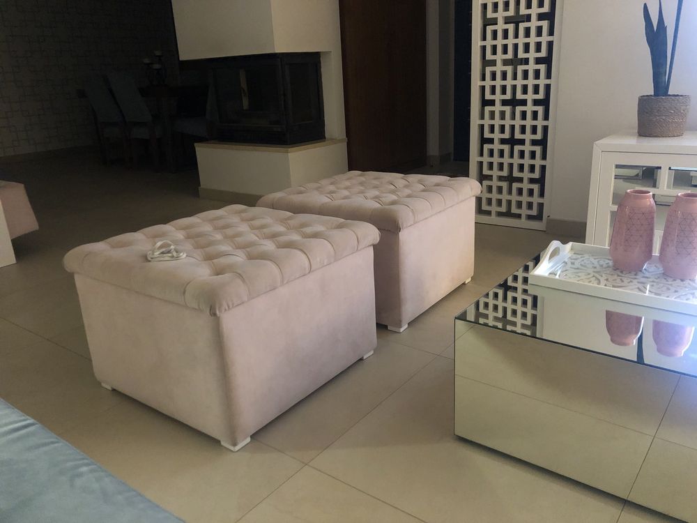 Mesa espelhada e puffs, biombo, consola e banqueta