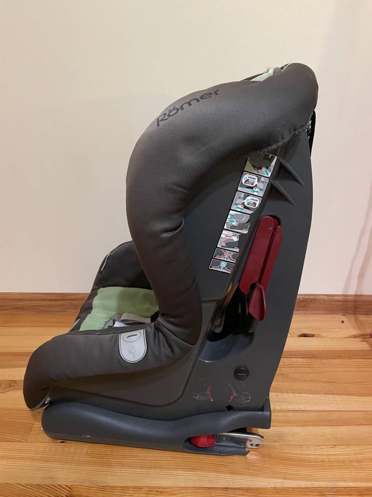 Продам автокрісло Romer 9-18кг isofix ізофікс  (maxi-cosi)