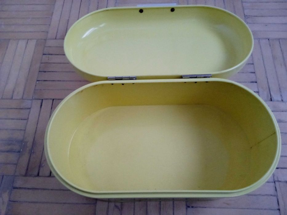 duże żółte metalowe pudełko/kuferek  na kosmetyki