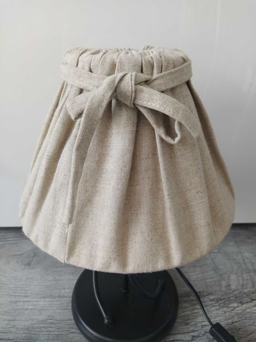 Lampka nocna styl prowansalski czarna metalowa ozdobna podstawa