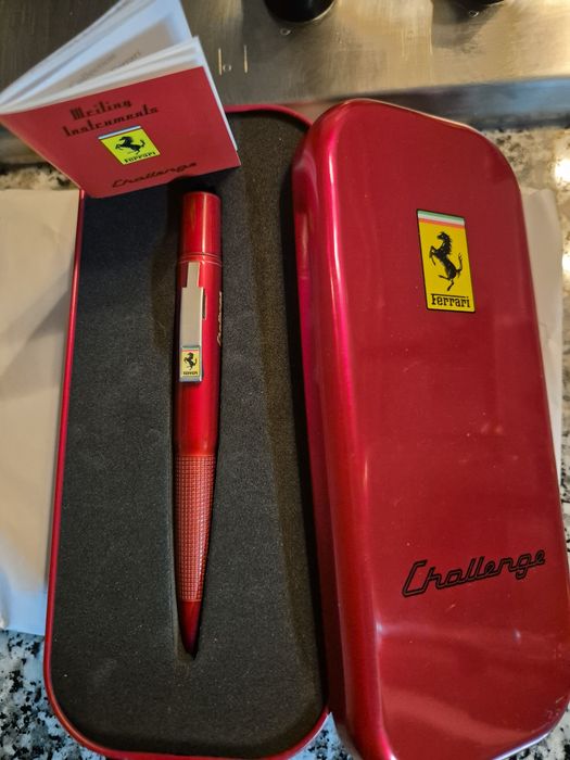 Esferográfica Ferrari, nova