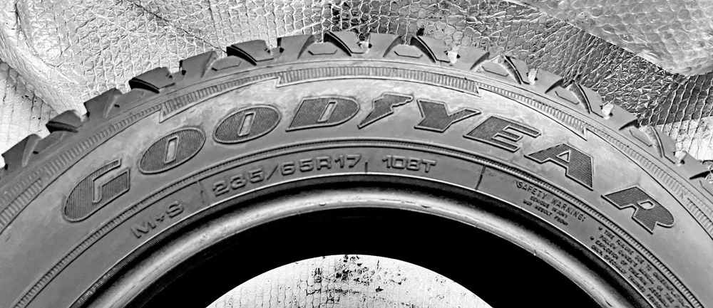 Шини Б/в 235.65.17 пара Goodyear