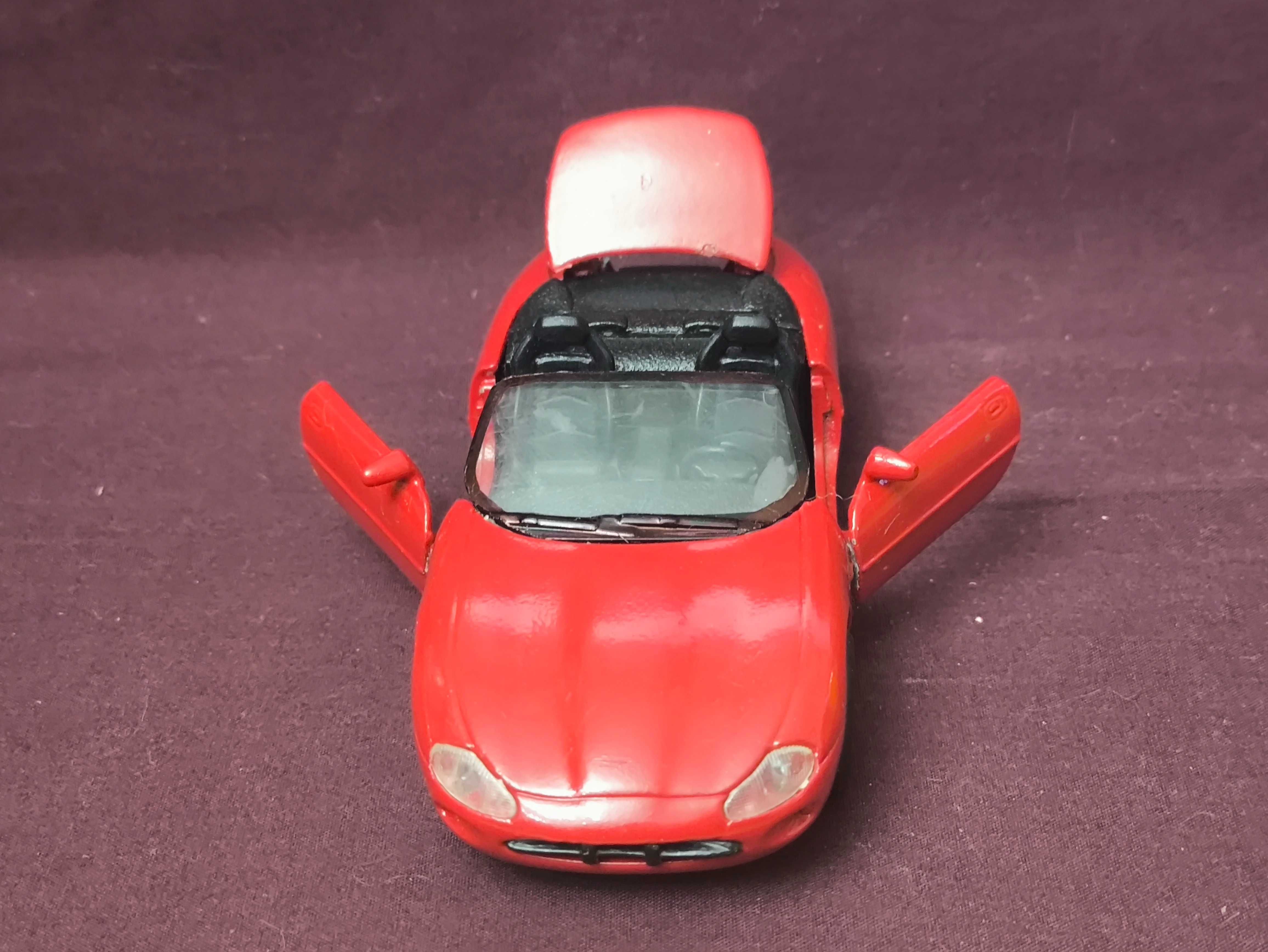 Машинка инерционная Jaguar XK8 1:43 Welly