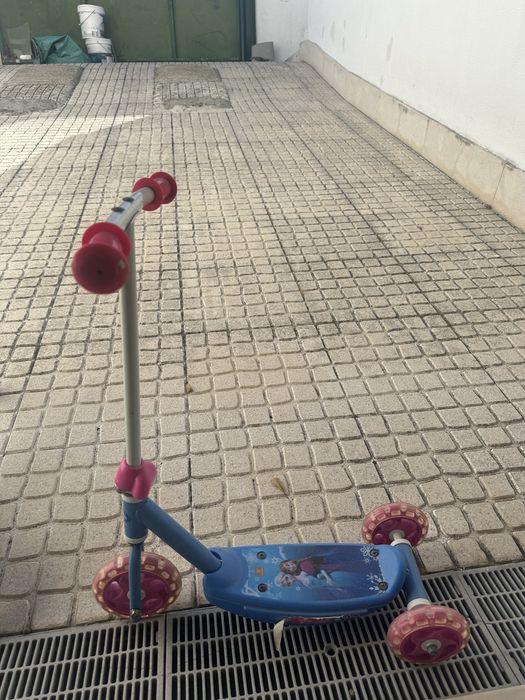Trotinete menina