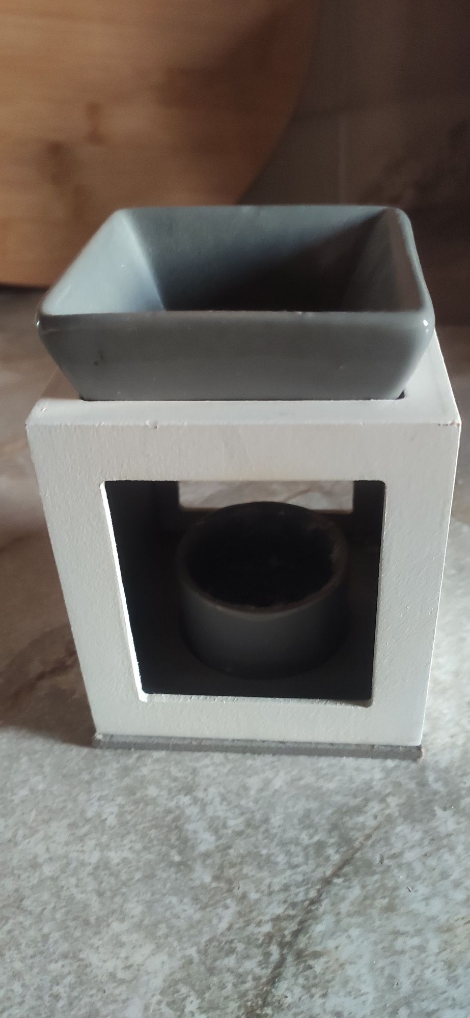 Kominek drewniany z ceramiczną podstawką