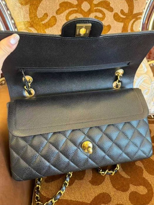 Bolsa de Ombro e de Mão CHANEL em Couro – Tamanho Grande