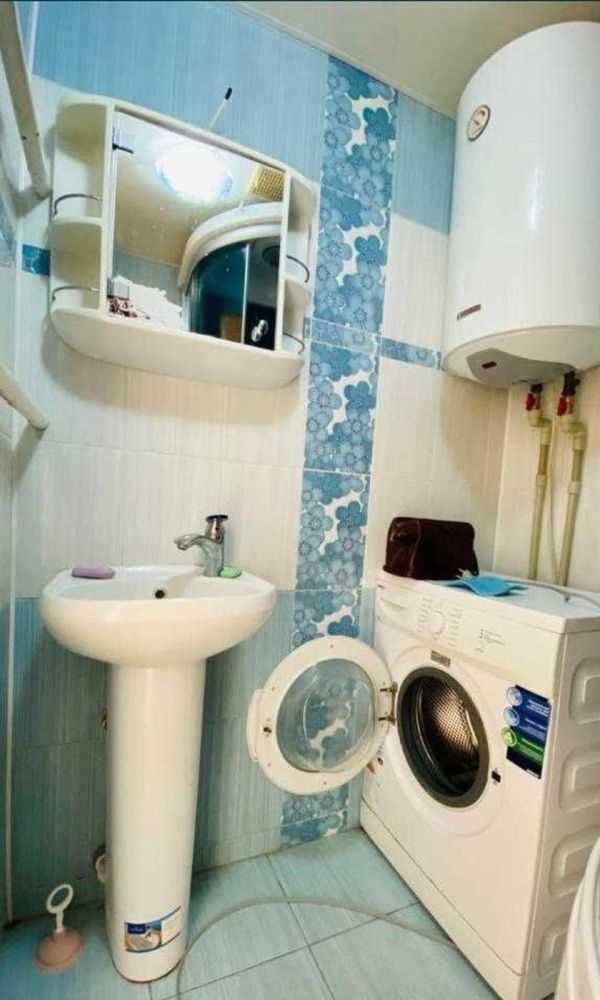 Продам 2 комв 9-ти в престижном районе
