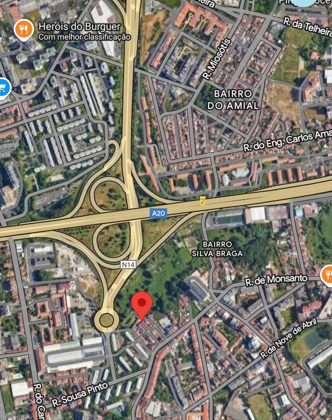 Armazém com 340 m2, no Porto