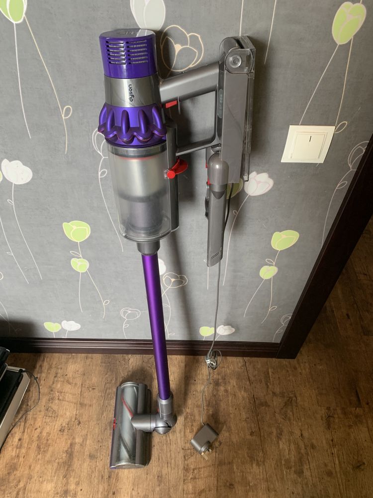 Пылесос аккумуляторный Dyson V10 Cyclone