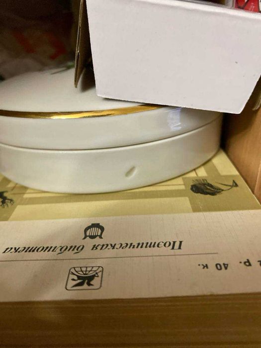 Шкатулка посуд сервірувальний із кришкою сирниця виготовлена з фарфору