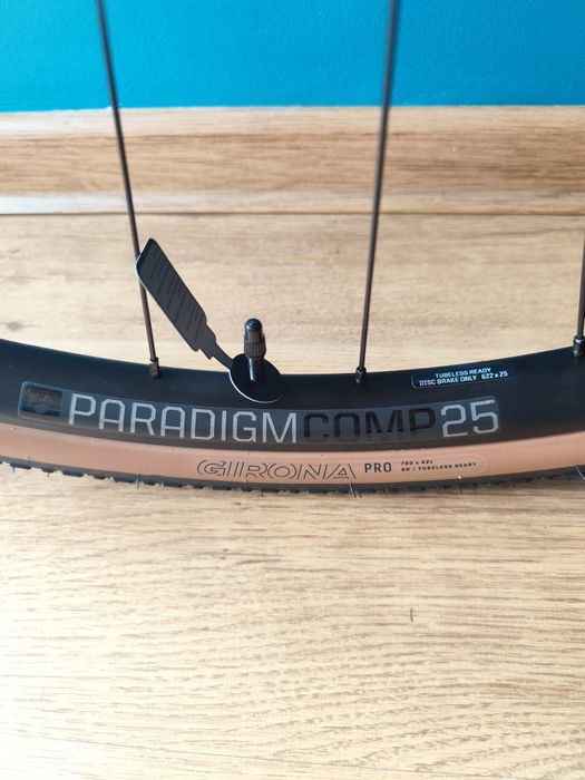 NOWE Koła 28 cali szosowo / gravelowe  Bontrager Paradigm Comp 25