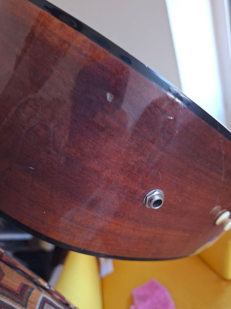 Yamaha FG 410EA Guitarra semi-acústica de cordas de aço