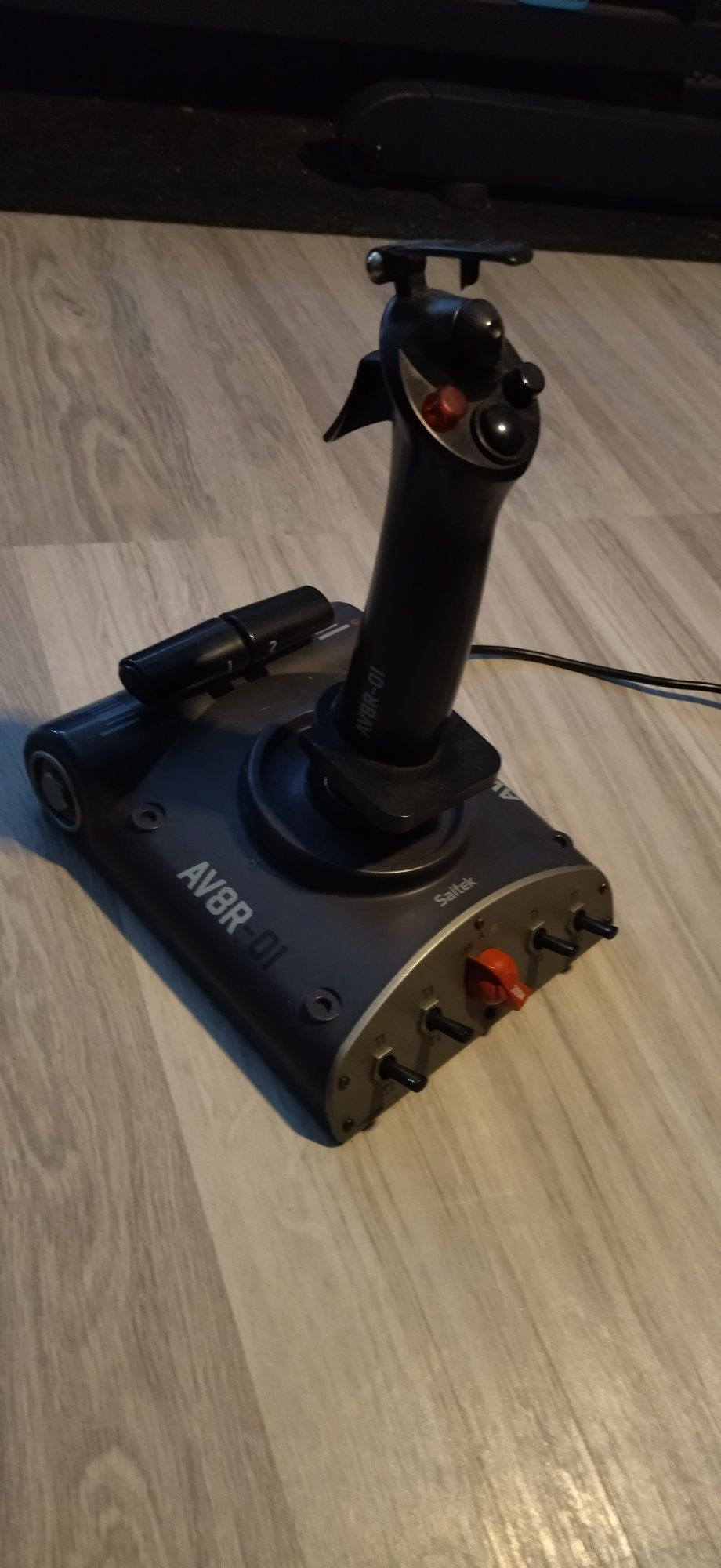 Joystick saitek AV8R