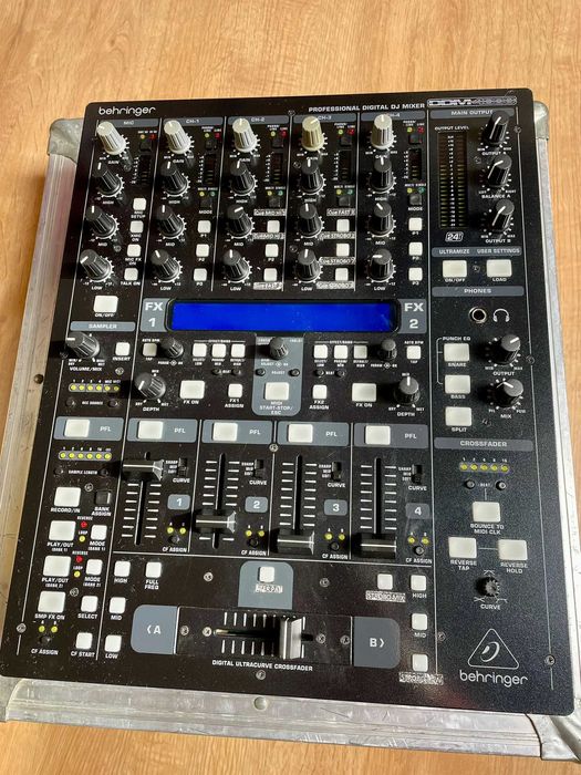 Mixer Behringer DDM4000