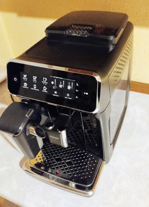 Ekspres ciśnieniowy do kawy Philips  model 3241 LatteGo seria 3200